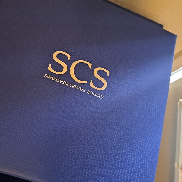 Swarovski Elephant in box with plaque and COA Pristine 1137207 - Picture 6 of 16